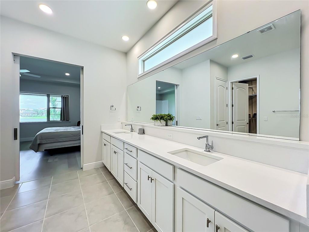 Image 33 of property listing at 13809 LARKTON LANE, Orlando, FL 32832