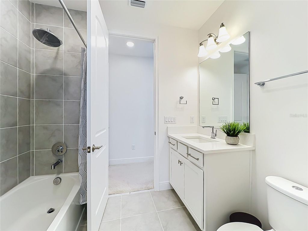 Image 41 of property listing at 13809 LARKTON LANE, Orlando, FL 32832