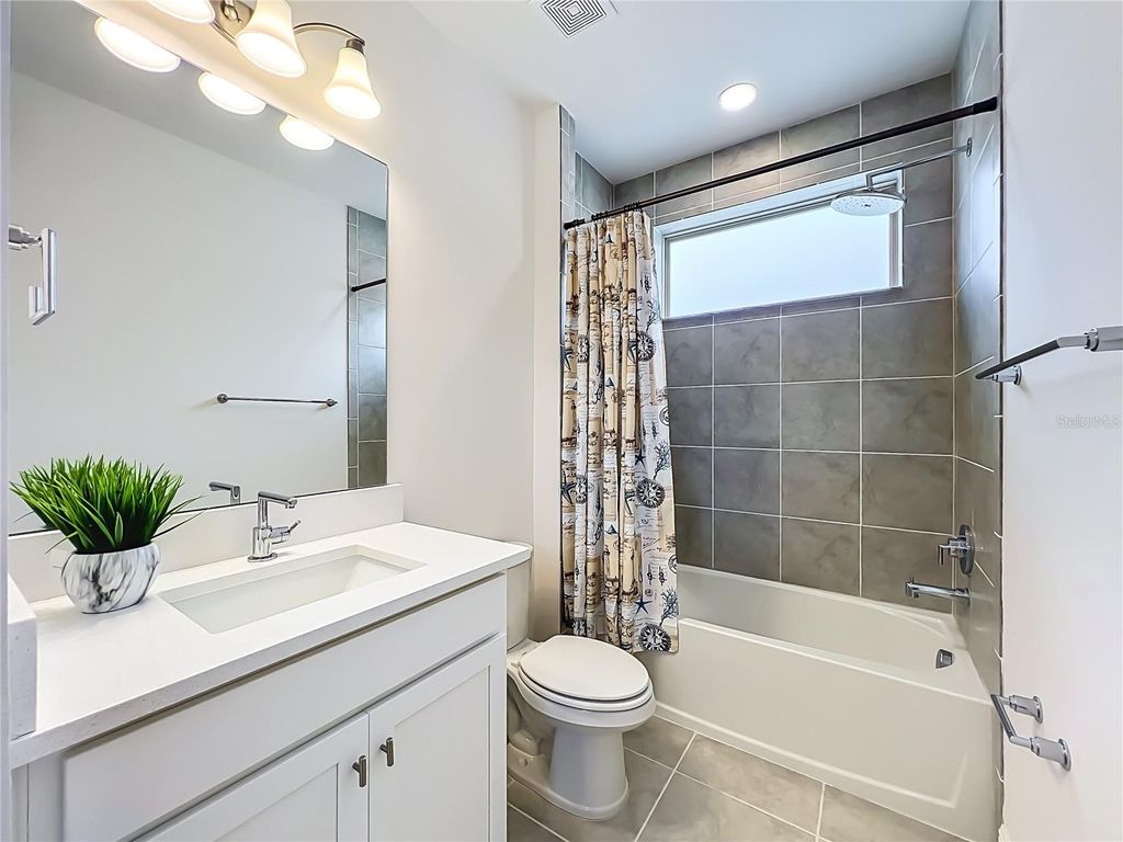 Image 45 of property listing at 13809 LARKTON LANE, Orlando, FL 32832