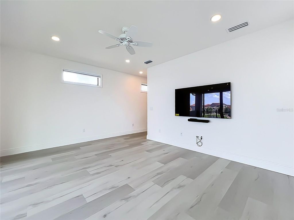 Image 51 of property listing at 13809 LARKTON LANE, Orlando, FL 32832