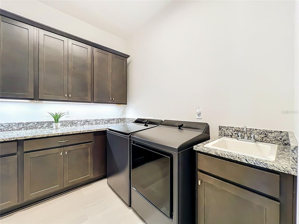 Image 52 of property listing at 13809 LARKTON LANE, Orlando, FL 32832