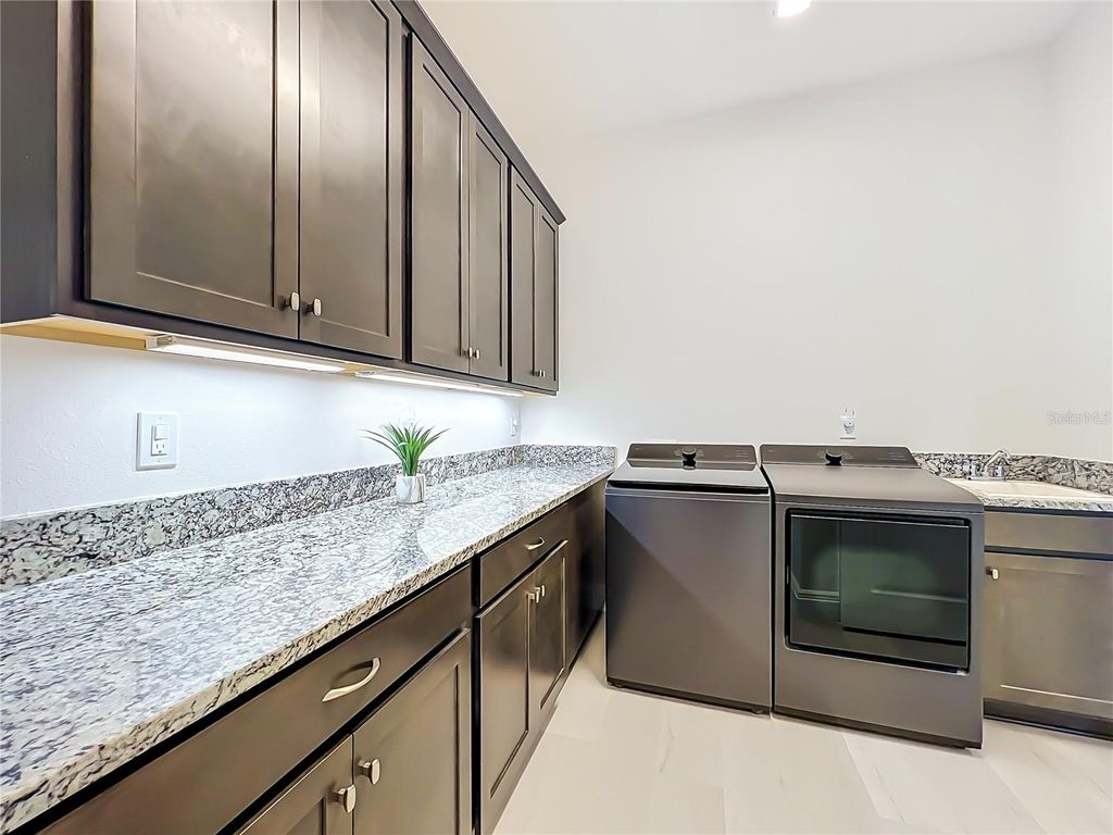 Image 53 of property listing at 13809 LARKTON LANE, Orlando, FL 32832