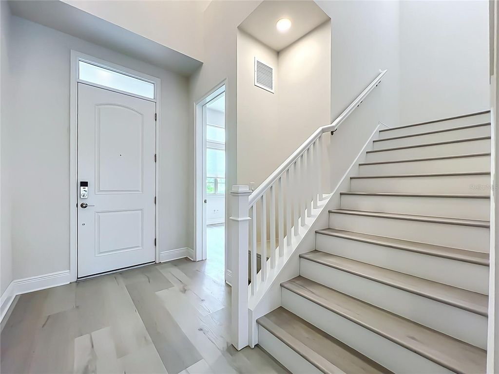 Image 7 of property listing at 13809 LARKTON LANE, Orlando, FL 32832