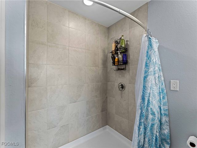 917 NW 13th AVE, Cape Coral, FL 33993