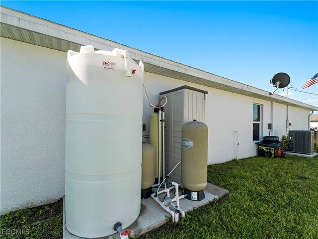 917 NW 13th AVE, Cape Coral, FL 33993