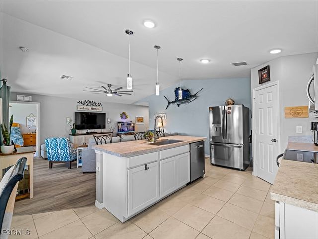 917 NW 13th AVE, Cape Coral, FL 33993