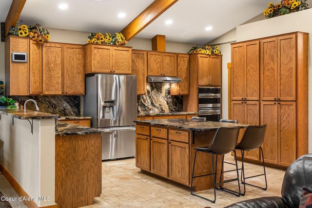 457 Gypsy Bay RD, Sagle, ID 83860