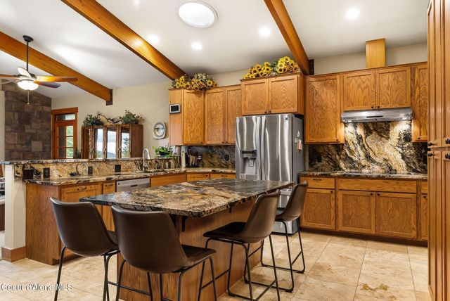 457 Gypsy Bay RD, Sagle, ID 83860