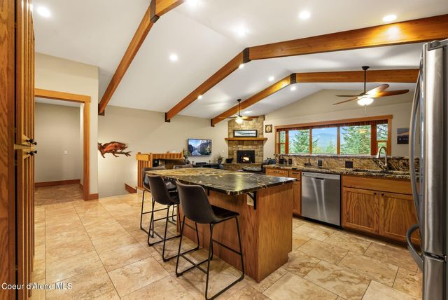 457 Gypsy Bay RD, Sagle, ID 83860