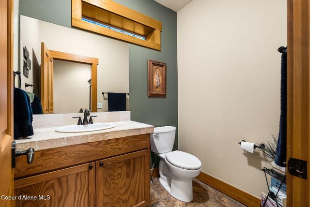 457 Gypsy Bay RD, Sagle, ID 83860