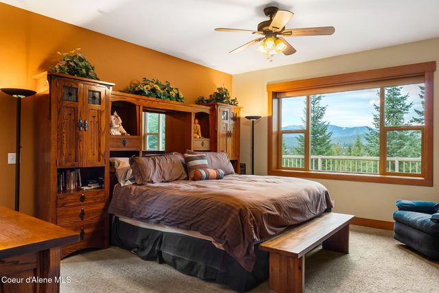 457 Gypsy Bay RD, Sagle, ID 83860