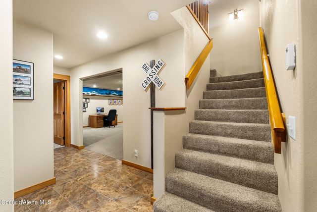 457 Gypsy Bay RD, Sagle, ID 83860