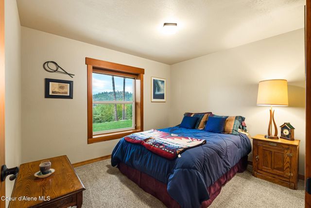 457 Gypsy Bay RD, Sagle, ID 83860