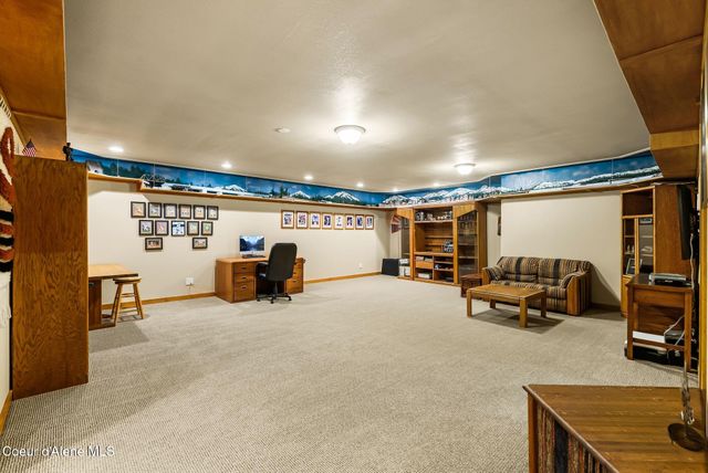 457 Gypsy Bay RD, Sagle, ID 83860
