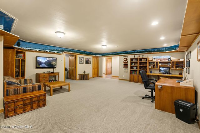 457 Gypsy Bay RD, Sagle, ID 83860