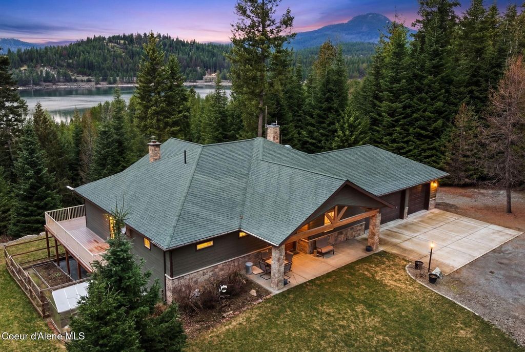 457 Gypsy Bay RD, Sagle, ID 83860