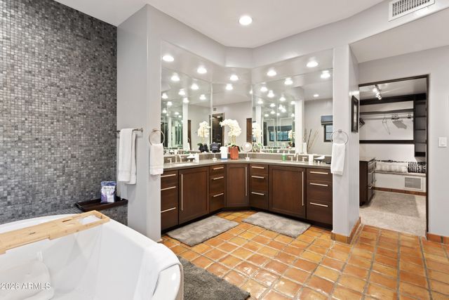 7127 N 23RD Place N, Phoenix, AZ 85020