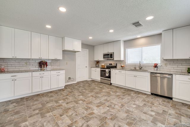 8307 Tavern Pt, San Antonio, TX 78254