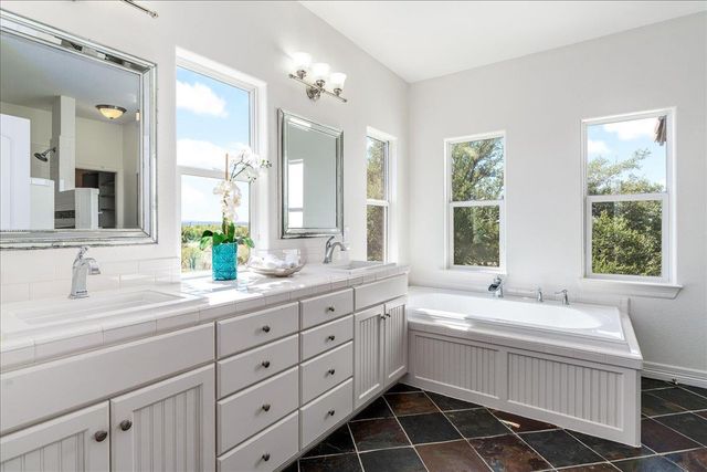 23802 Oscar RD, Spicewood, TX 78669