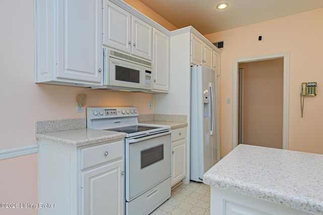 1421 Twin Ridge Rd, Louisville, KY 40242