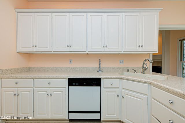 1421 Twin Ridge Rd, Louisville, KY 40242
