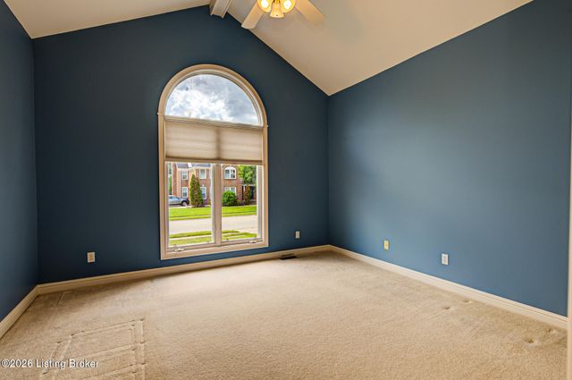 1421 Twin Ridge Rd, Louisville, KY 40242