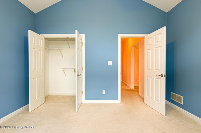 1421 Twin Ridge Rd, Louisville, KY 40242