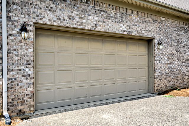 1421 Twin Ridge Rd, Louisville, KY 40242
