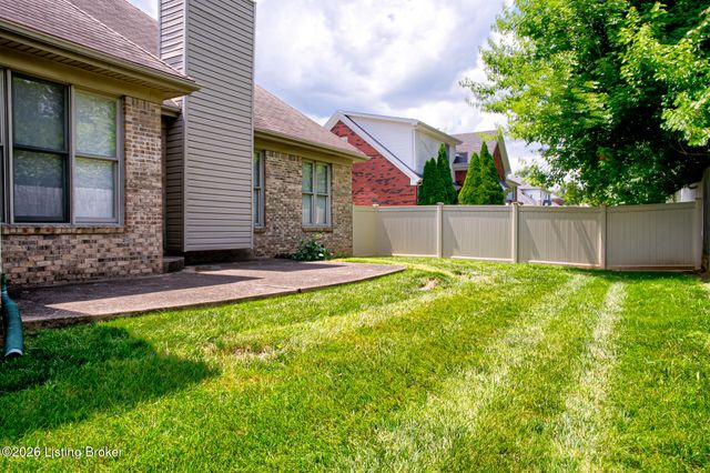 1421 Twin Ridge Rd, Louisville, KY 40242