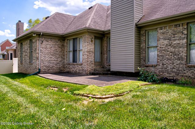 1421 Twin Ridge Rd, Louisville, KY 40242