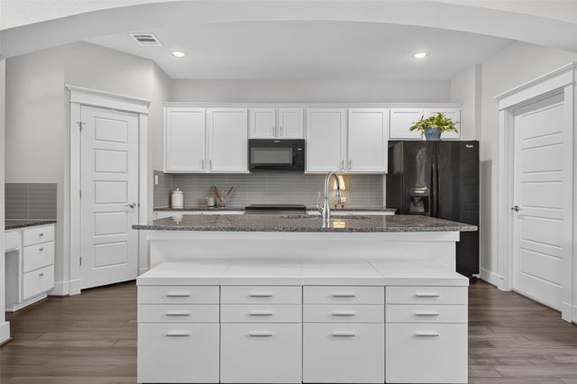 710 Arrow Point DR 18, Cedar Park, TX 78613