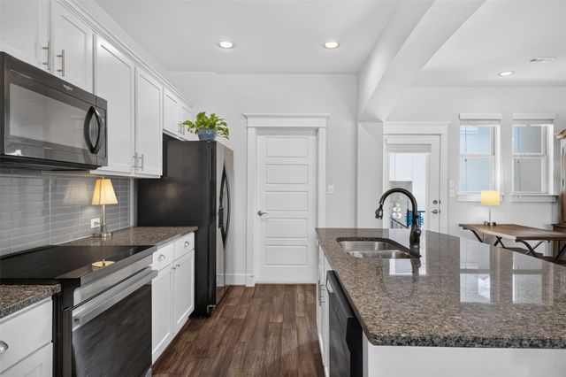 710 Arrow Point DR 18, Cedar Park, TX 78613