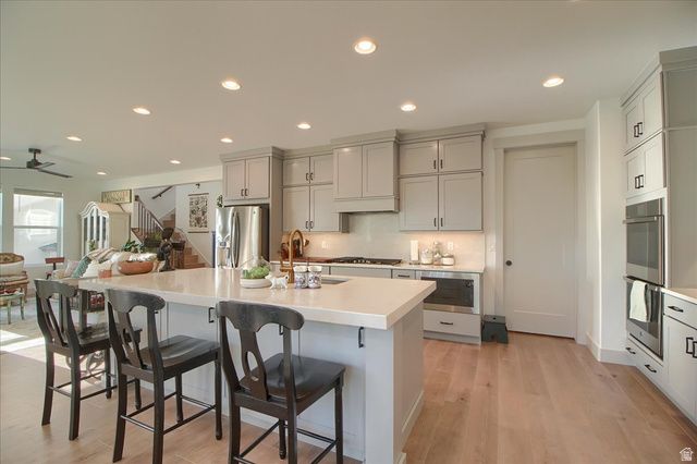 1390 E ORCHARD RIDGE LN, Kaysville, UT 84037