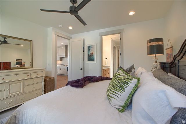 1390 E ORCHARD RIDGE LN, Kaysville, UT 84037