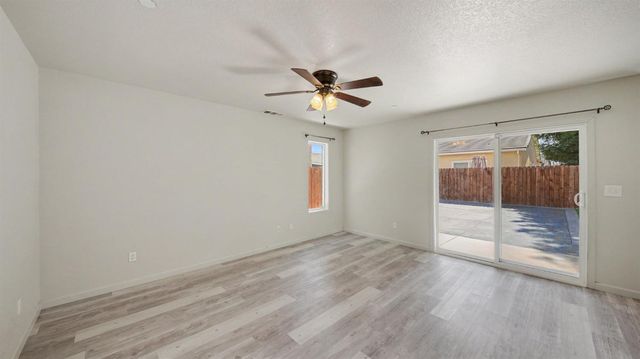 5560 Landon Ln, Riverbank, CA 95367