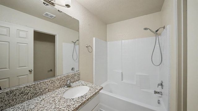 5560 Landon Ln, Riverbank, CA 95367