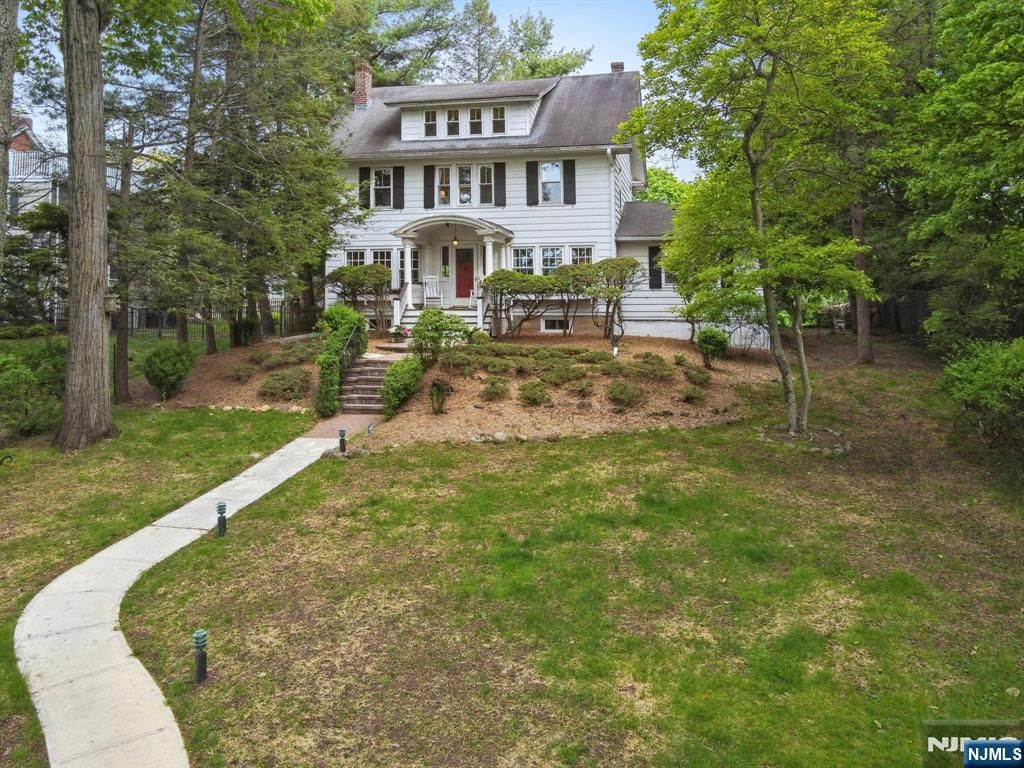 82 Arlington Avenue, Caldwell, NJ 07006