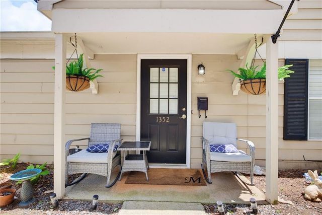 1352 Old Coach Road SW, Marietta, GA 30008