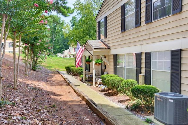 1352 Old Coach Road SW, Marietta, GA 30008