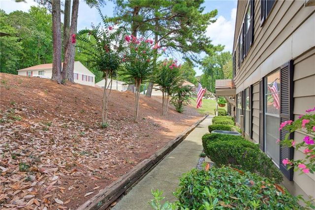 1352 Old Coach Road SW, Marietta, GA 30008