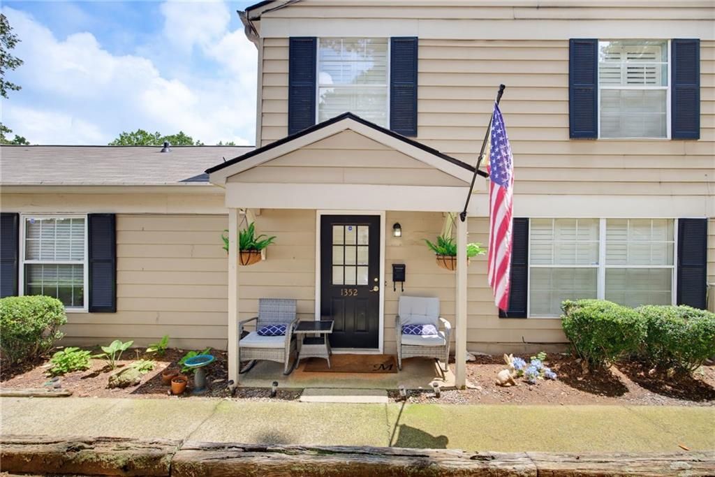 1352 Old Coach Road SW, Marietta, GA 30008