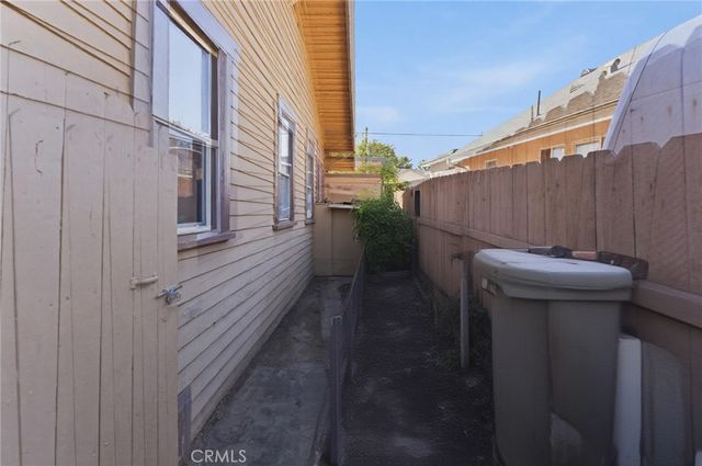 608 W 52nd, Los Angeles, CA 90037