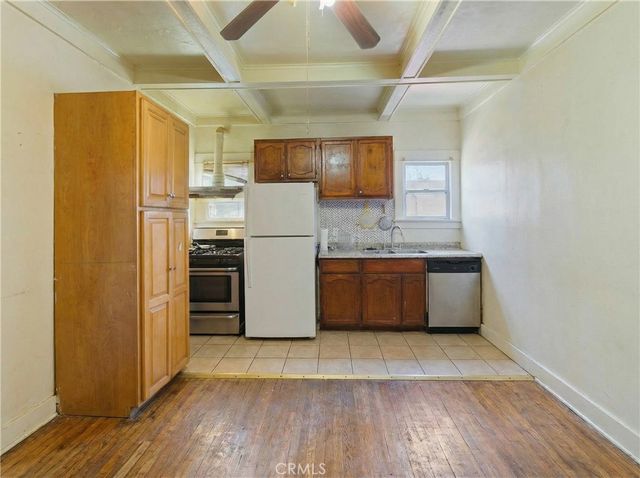 608 W 52nd, Los Angeles, CA 90037