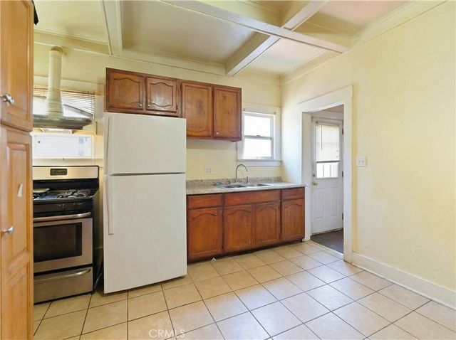 608 W 52nd, Los Angeles, CA 90037