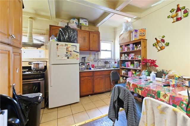 608 W 52nd, Los Angeles, CA 90037