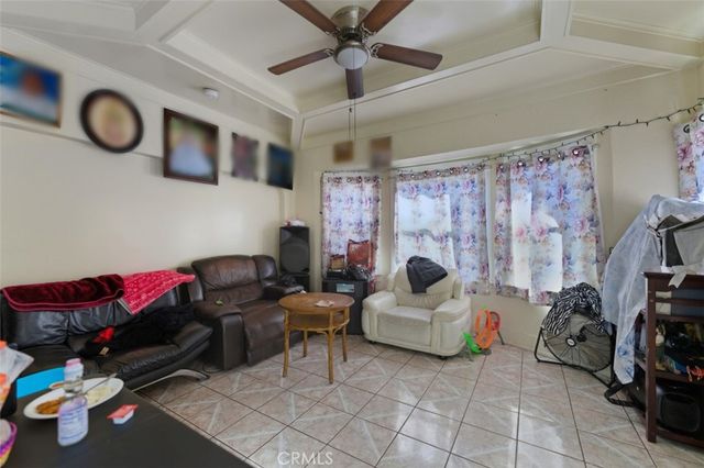 608 W 52nd, Los Angeles, CA 90037
