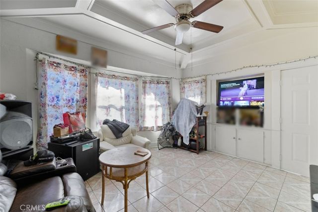 608 W 52nd, Los Angeles, CA 90037