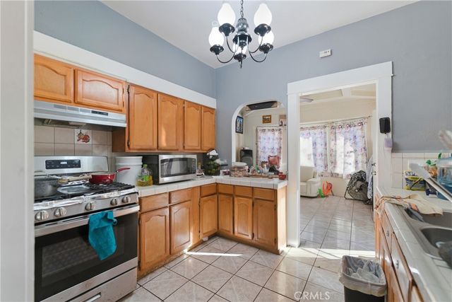 608 W 52nd, Los Angeles, CA 90037