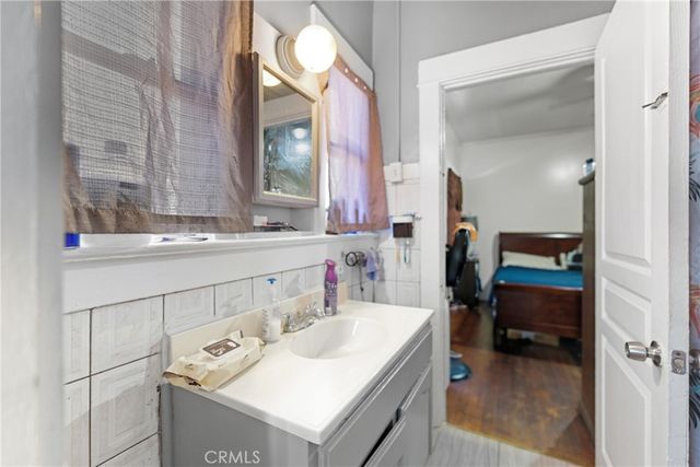 608 W 52nd, Los Angeles, CA 90037