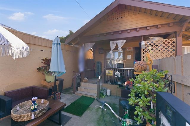 608 W 52nd, Los Angeles, CA 90037